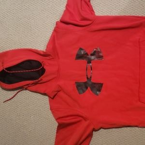 Men's medium Under Armor sweatshirt, Red